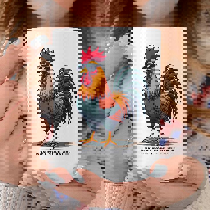 サングラスをかけた姿勢のクールな雄鶏。 コーヒーマグ 面白い贈り物