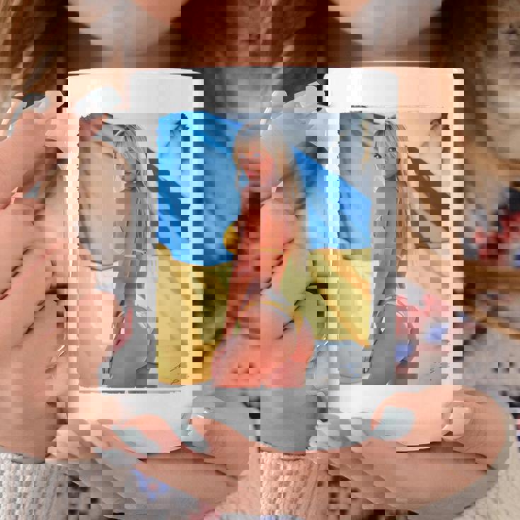 セクシーガールグラフィックtシャツ 「モダンピンナップガール&ウクライナ国旗2」 長袖tシャツ コーヒーマグ 面白い贈り物