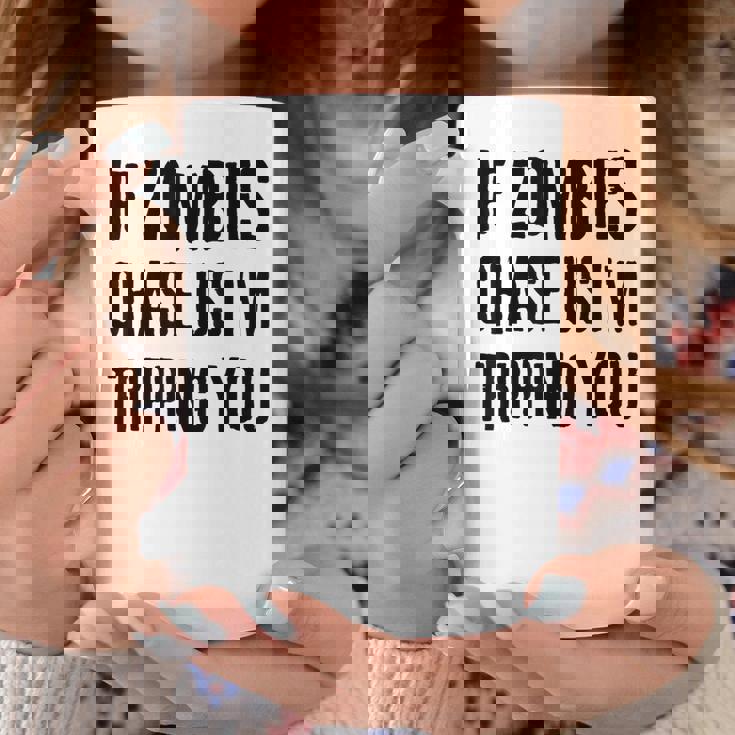 ゾンビに追われたらつまずくよおもしろいハロウィン コーヒーマグ 面白い贈り物