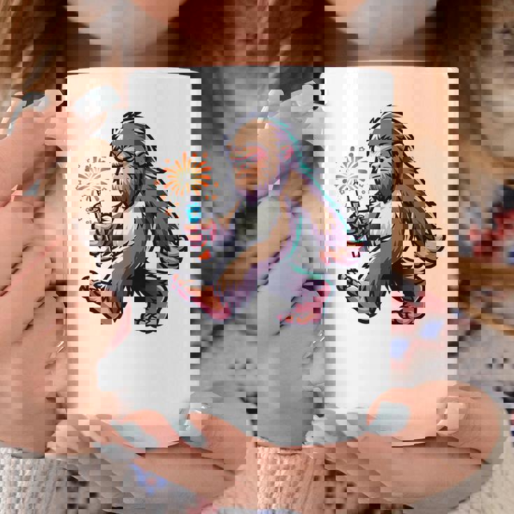 ビッグフット 7月4日 花火 愛国的なアメリカ国旗 サスカッチ コーヒーマグ 面白い贈り物