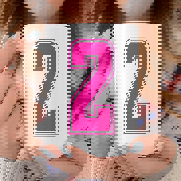 ピンク色背番号 2 チーム短大スポーツピンク色背番号付きユニフォーム コーヒーマグ 面白い贈り物