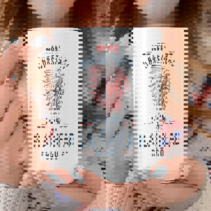 フラットヘッド ネイティブアメリカン インディアンマン Never Underestimate コーヒーマグ 面白い贈り物