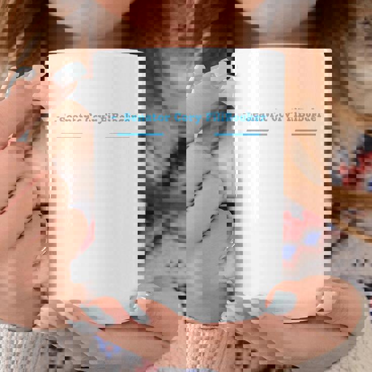 フロアコーリーブッカーを保持しながら質問に屈する 長袖tシャツ コーヒーマグ 面白い贈り物