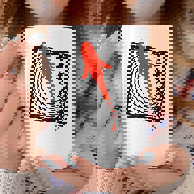 メダカ：ハンコスタンプデザインで描かれたメダカはエサを欲す。 コーヒーマグ 面白い贈り物