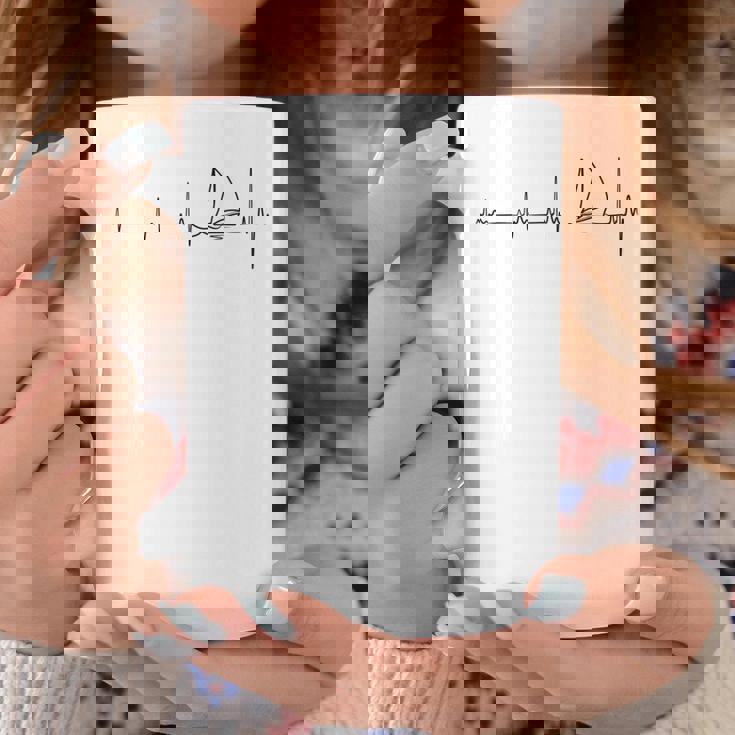 ヨットのハートビートグラフィック コーヒーマグ 面白い贈り物