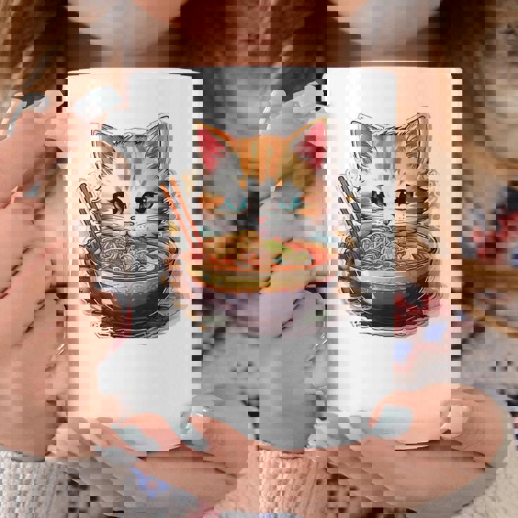 ラーメンを食べている子猫 コーヒーマグ 面白い贈り物