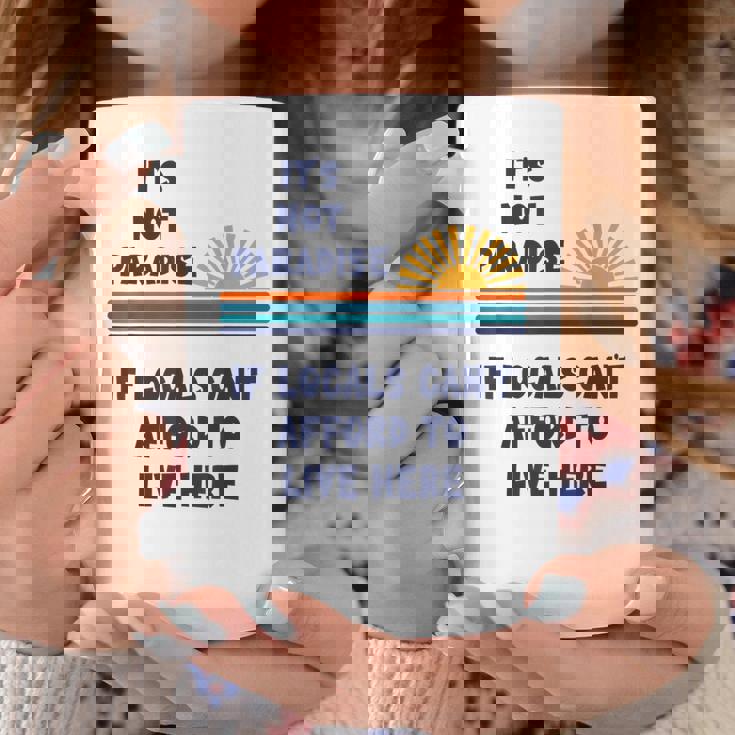 地元の人々がここに住む余裕がないなら、それは楽園ではない コーヒーマグ 面白い贈り物