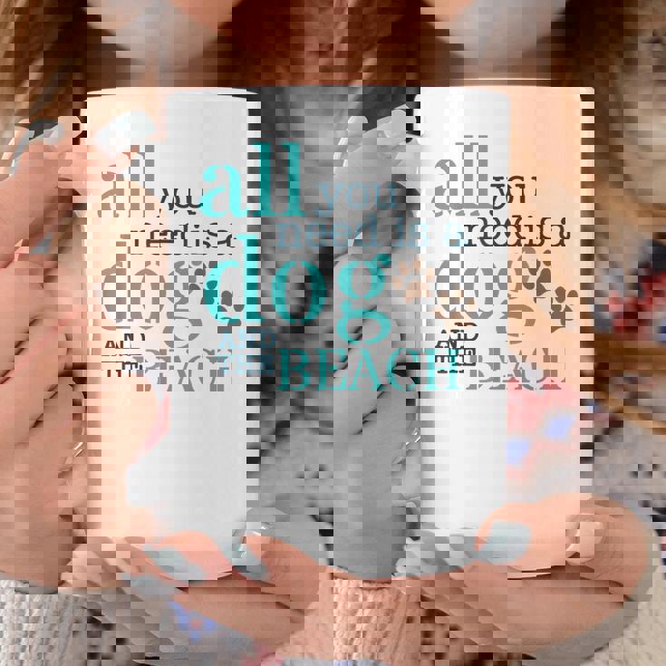 必要なのは犬とビーチ コーヒーマグ 面白い贈り物