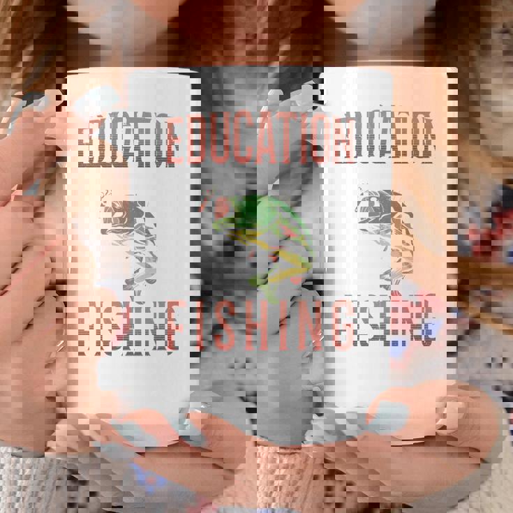 教育は重要ですが、釣りは重要です 面白い 長袖tシャツ コーヒーマグ 面白い贈り物