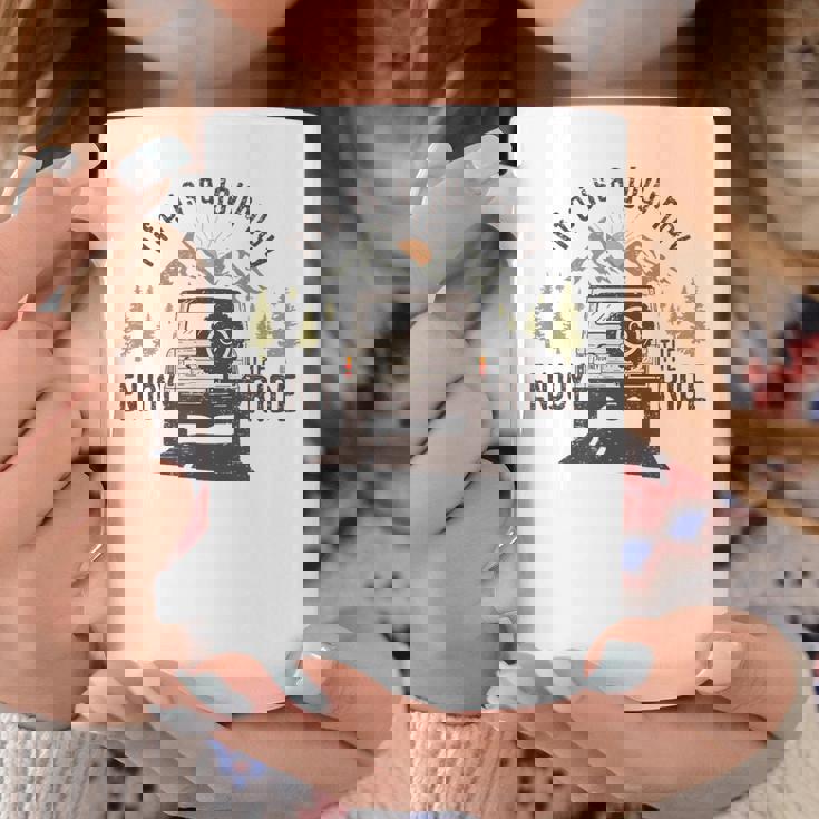 旅 おもしろ キャンプ 楽しい 登山 アウトドア キャンピングカー 人生は旅だ コーヒーマグ 面白い贈り物