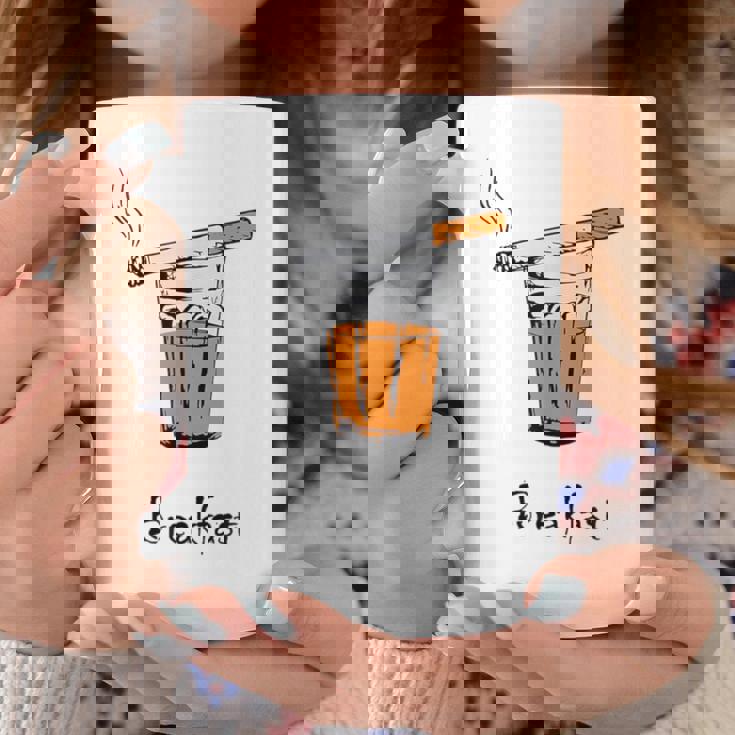 朝食タバコとウイスキー、面白いtシャツギフト。 コーヒーマグ 面白い贈り物