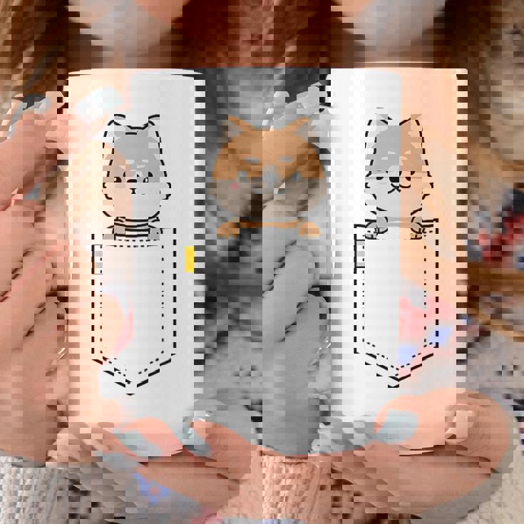 柴犬 しばいぬ 子柴 柴犬子犬 ワンポイント ポケット デザイン かわいい おもしろ 可愛い 犬飼い 犬好き コーヒーマグ 面白い贈り物