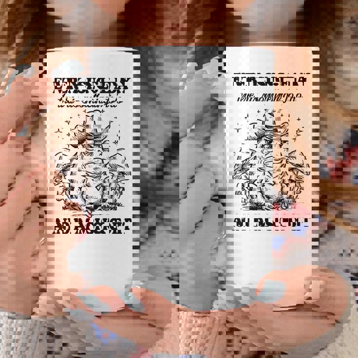 毎日、何かをすべきことがある、ウエスタンカウボーイのカエルのミーム コーヒーマグ 面白い贈り物