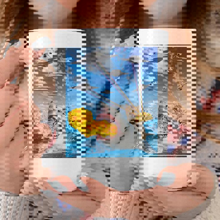 猫に乗って火を吐くサメレインボーレーザータコス 長袖tシャツ コーヒーマグ 面白い贈り物