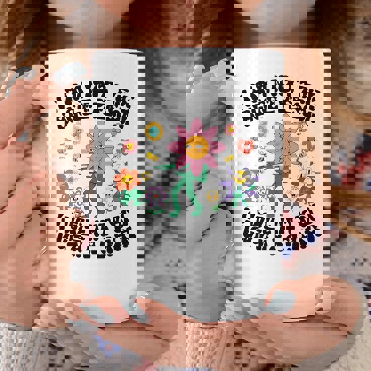 私は大柄な人間じゃないよ椅子で殴るぞおかしい 長袖tシャツ コーヒーマグ 面白い贈り物