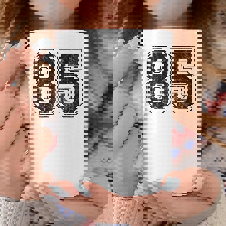 背中に85番 コーヒーマグ 面白い贈り物