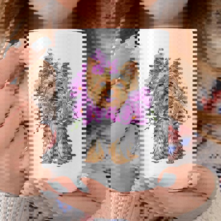 花を持つヨークシャー テリア 長袖tシャツ コーヒーマグ 面白い贈り物