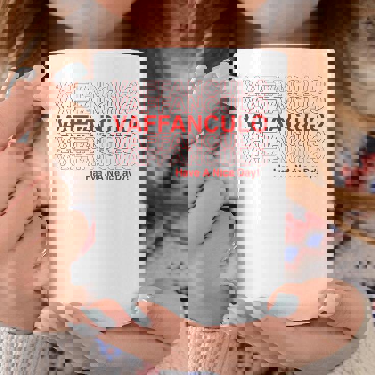 面白いvaffanculoデザイン イタリア語で素敵な一日を。 コーヒーマグ 面白い贈り物