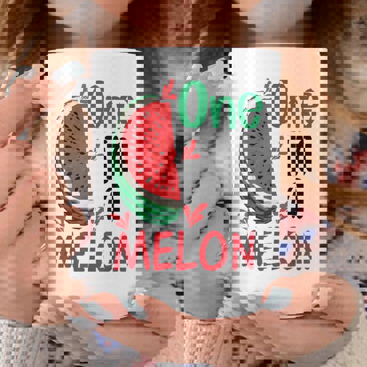 面白いスイカ ハワイのビーチでの休暇 メロンの中のかわいいもの コーヒーマグ 面白い贈り物