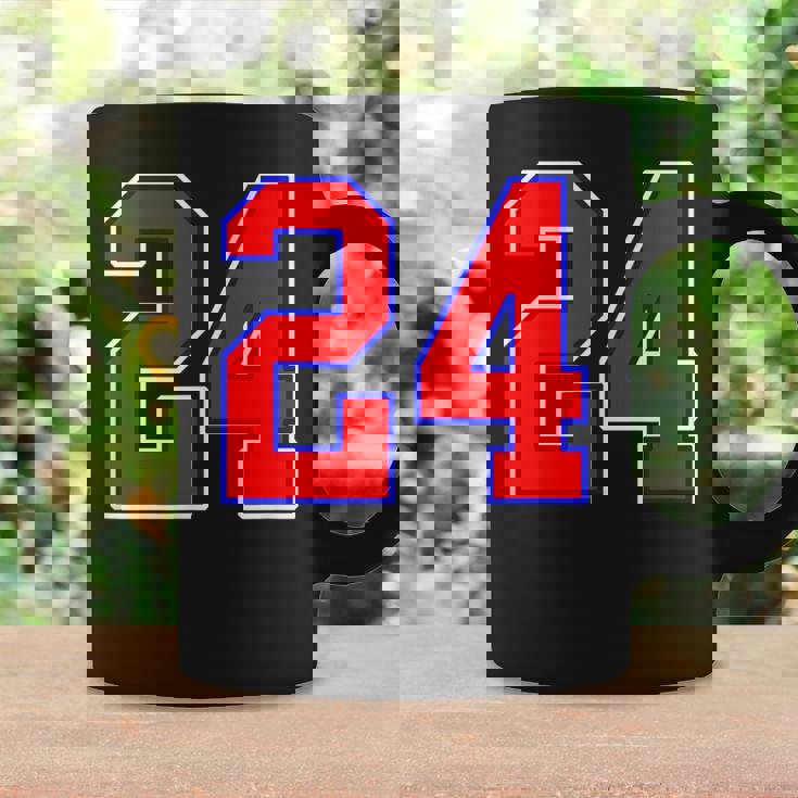 24番の大学スポーツスタイル。レッド、ブルー、ホワイト。 コーヒーマグ ギフトのアイデア