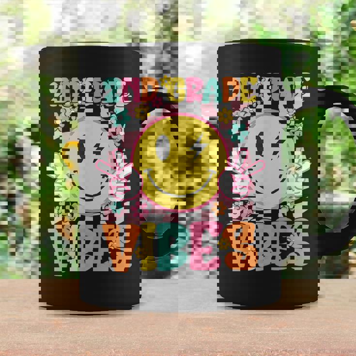 2年生 バイブス スマイルフェイス 新学期 2年生 コーヒーマグ ギフトのアイデア