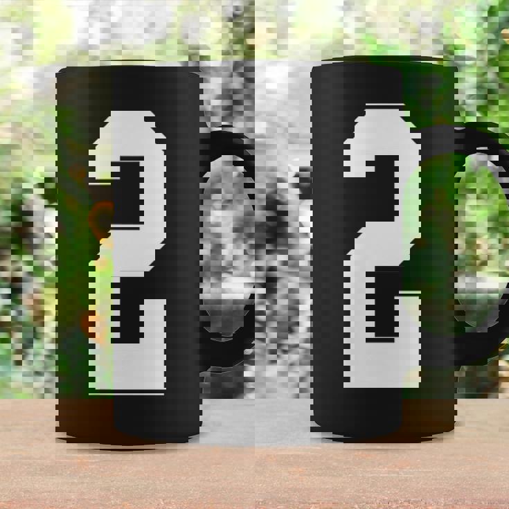 2番の大学スポーツスタイル。ホワイト。 コーヒーマグ ギフトのアイデア