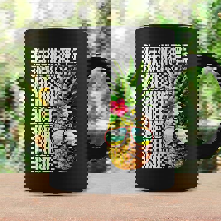 Be A Pineapple Wear A Crownweet Inside アロハ・ハワイパイナップル コーヒーマグ ギフトのアイデア