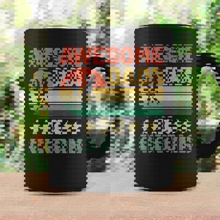 Awesome Dads Do キックボクシング キックボックス キックボクサー コーヒーマグ ギフトのアイデア