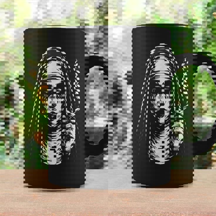 Badmoking Nun オカルトゴス 魔術&ホラー ゴシック コーヒーマグ ギフトのアイデア