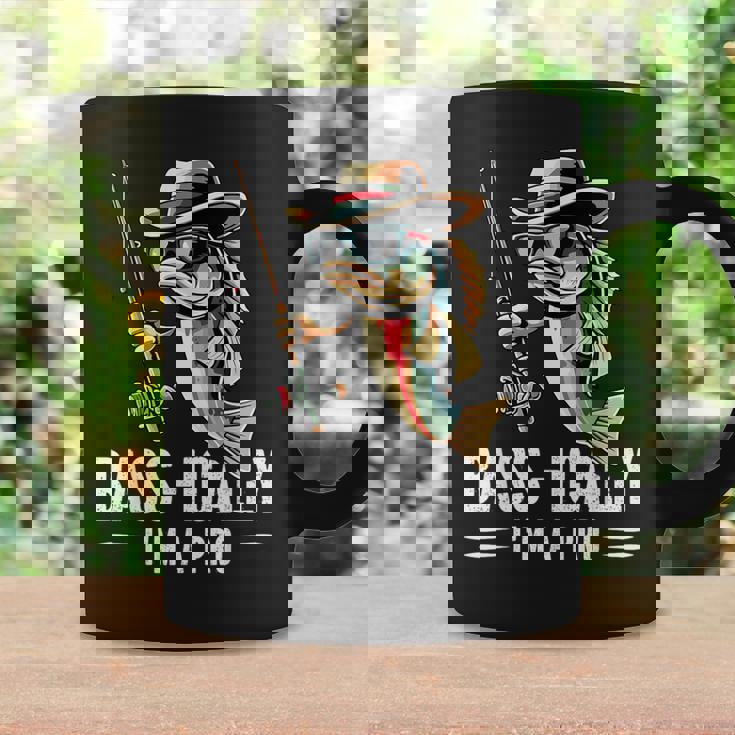 Bass-Ically I'm A Pro バスフィッシングアパレル メンズ キッズ コーヒーマグ ギフトのアイデア