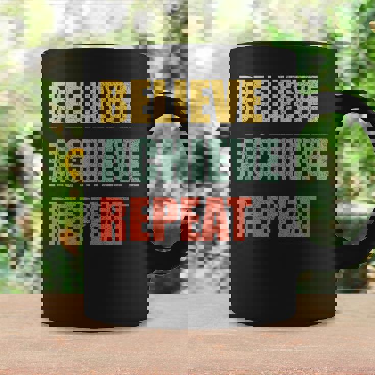 Believe Achieve Repeat Motivational Ambition Inspiration コーヒーマグ ギフトのアイデア