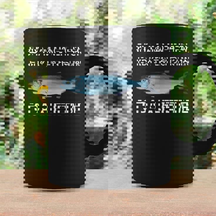 Buy A Man Eat Fish He Day Teaching Fish Man To A Lifetime コーヒーマグ ギフトのアイデア