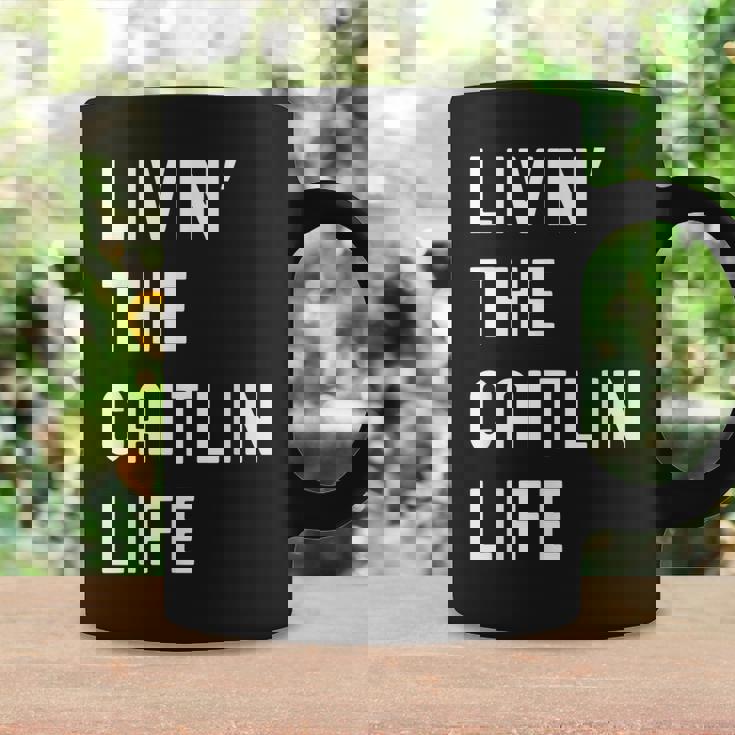 Caitlin の人生を生きている Caitlin コーヒーマグ ギフトのアイデア