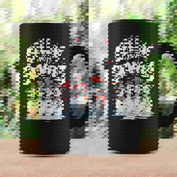 Chilling With Mynowmies 冬の雪だるまファミリーデザイン コーヒーマグ ギフトのアイデア