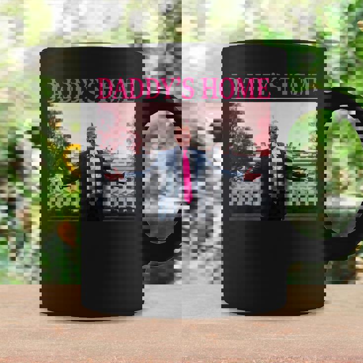Daddy's Home President Donald Trump 2024 Pink Trump コーヒーマグ ギフトのアイデア