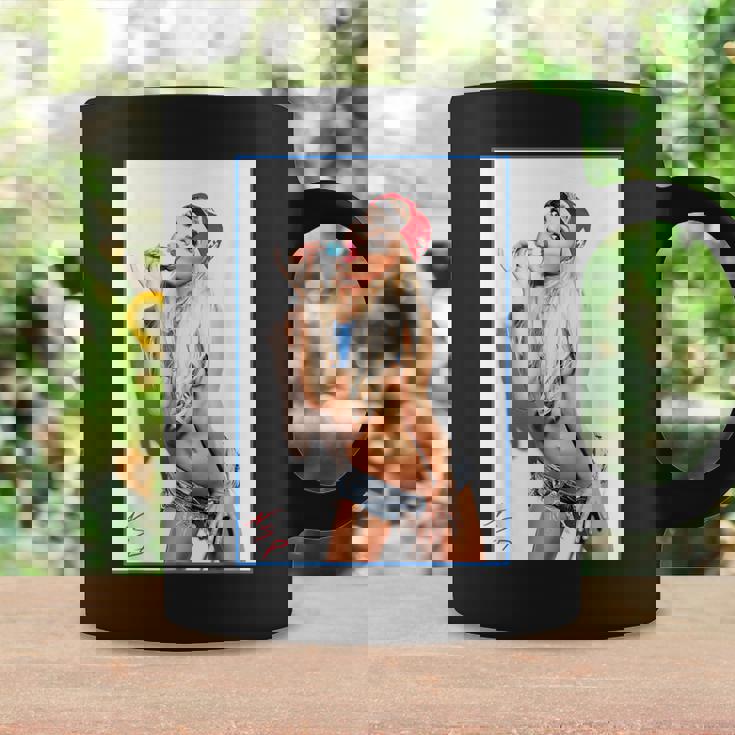 Hot Girl On 男性用 Ice Pop Pinup 2 コーヒーマグ ギフトのアイデア