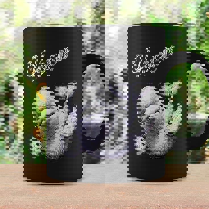 Hug Me ベルーガ アートデザイン 可愛い おしゃれ 動物 シロイルカ シロクジラ コーヒーマグ ギフトのアイデア