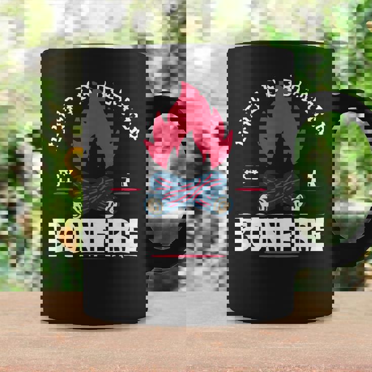 Life Is Better By The Bonfire キャンプファイヤー キャンプ アウトドア ハイカー コーヒーマグ ギフトのアイデア