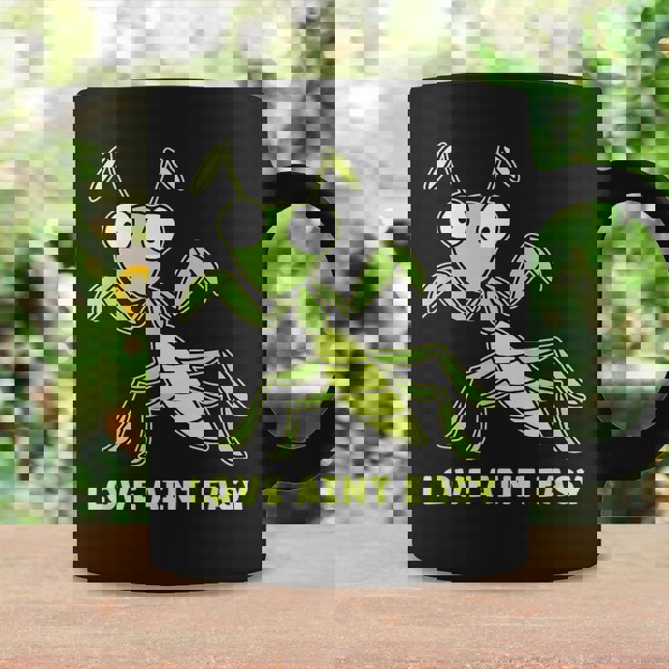 Love Ain't Easy カマキリ ユーモア 昆虫 恋人 ジョーク コーヒーマグ ギフトのアイデア