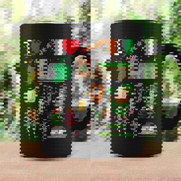 I Love Ireland。手描きアイルランドのランドマーク、旗、地図 コーヒーマグ ギフトのアイデア