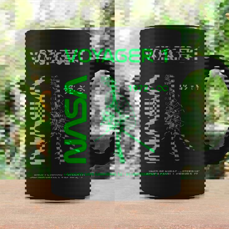 Nasa ボイジャー1号宇宙船は1977年9月5日に打ち上げられました。 コーヒーマグ ギフトのアイデア