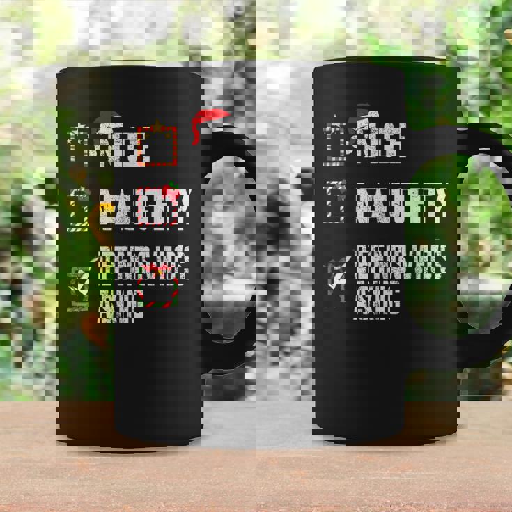 Nice Naughty Depends Who's Asking クリスマスリスト サンタ クリスマス コーヒーマグ ギフトのアイデア