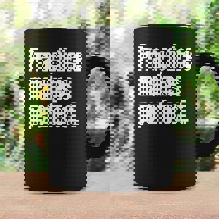 Practice Makes Perfect 継続は力なり 英語 文字入り 格言 黒 他カラー メンズ レディース コーヒーマグ ギフトのアイデア