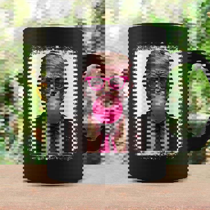 Pro Trump Bubble Gum Pink Glasses Donald Trump コーヒーマグ ギフトのアイデア