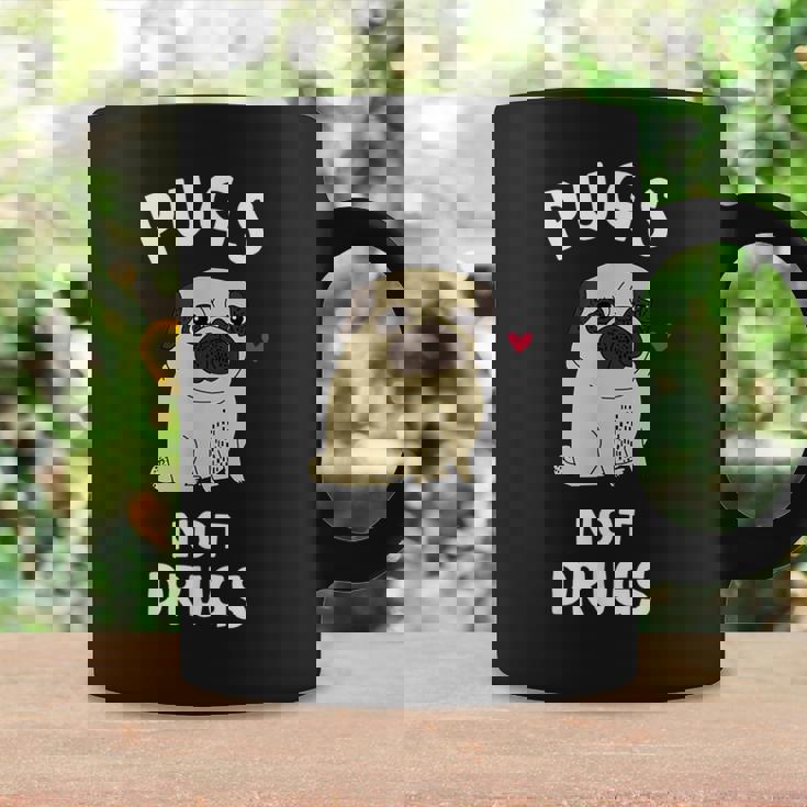 Pugs Not Drugs 犬好きのtシャツペットへの面白いプレゼント コーヒーマグ ギフトのアイデア