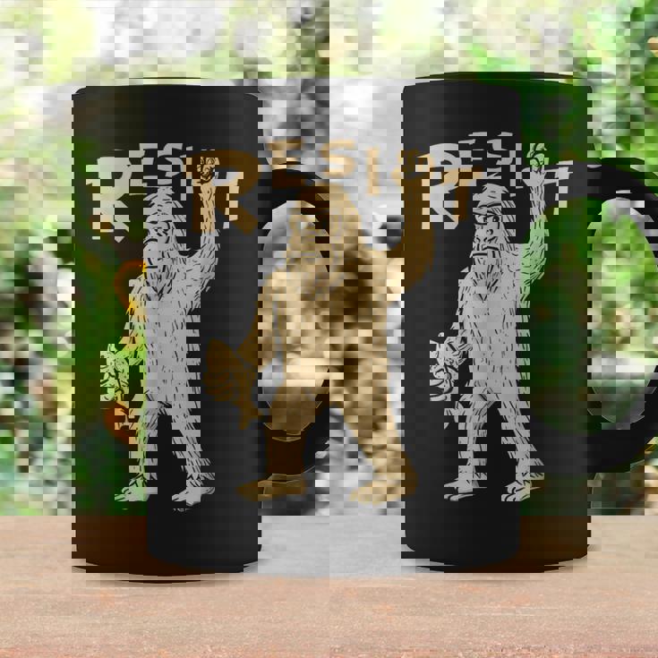 Resist サスカッチティー—面白いクリプティッド抗議 コーヒーマグ ギフトのアイデア