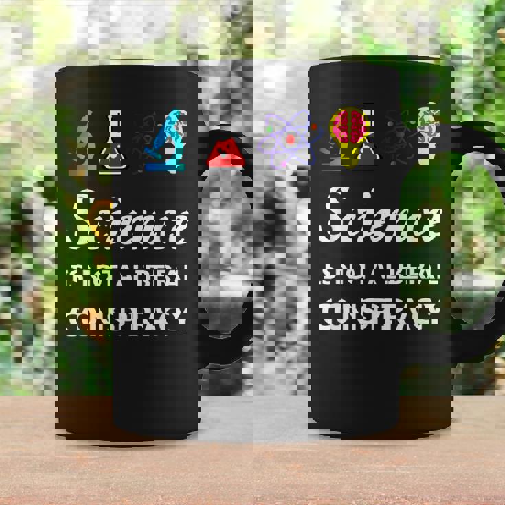 Science Is Not A Liberal Conspiracy リベラルシャツ コーヒーマグ ギフトのアイデア