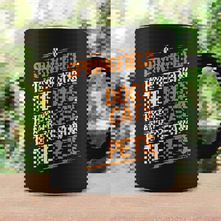 Springfieldでは、They Eating The Cats The Dogs The Pet コーヒーマグ ギフトのアイデア