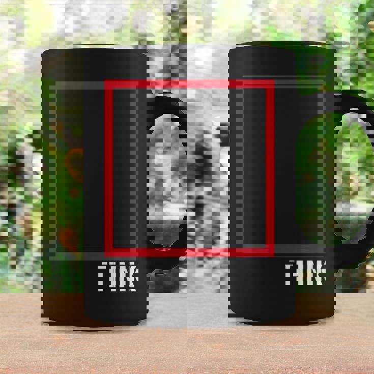 Think Outside The Box 哲学者、本好き、オタクのためのデザイン コーヒーマグ ギフトのアイデア