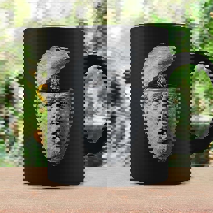 Trump Brain Anti-Trump コーヒーマグ ギフトのアイデア